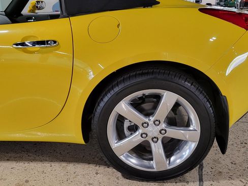 Used 2007 Pontiac Solstice Convertible w/ Premium Package RWD image 28