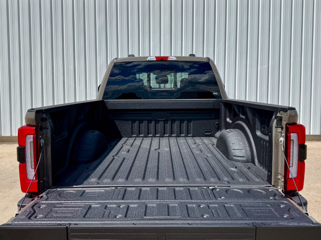 New 2026 Ford F250 Platinum w/ Platinum Plus Package AWD/4WD image 16