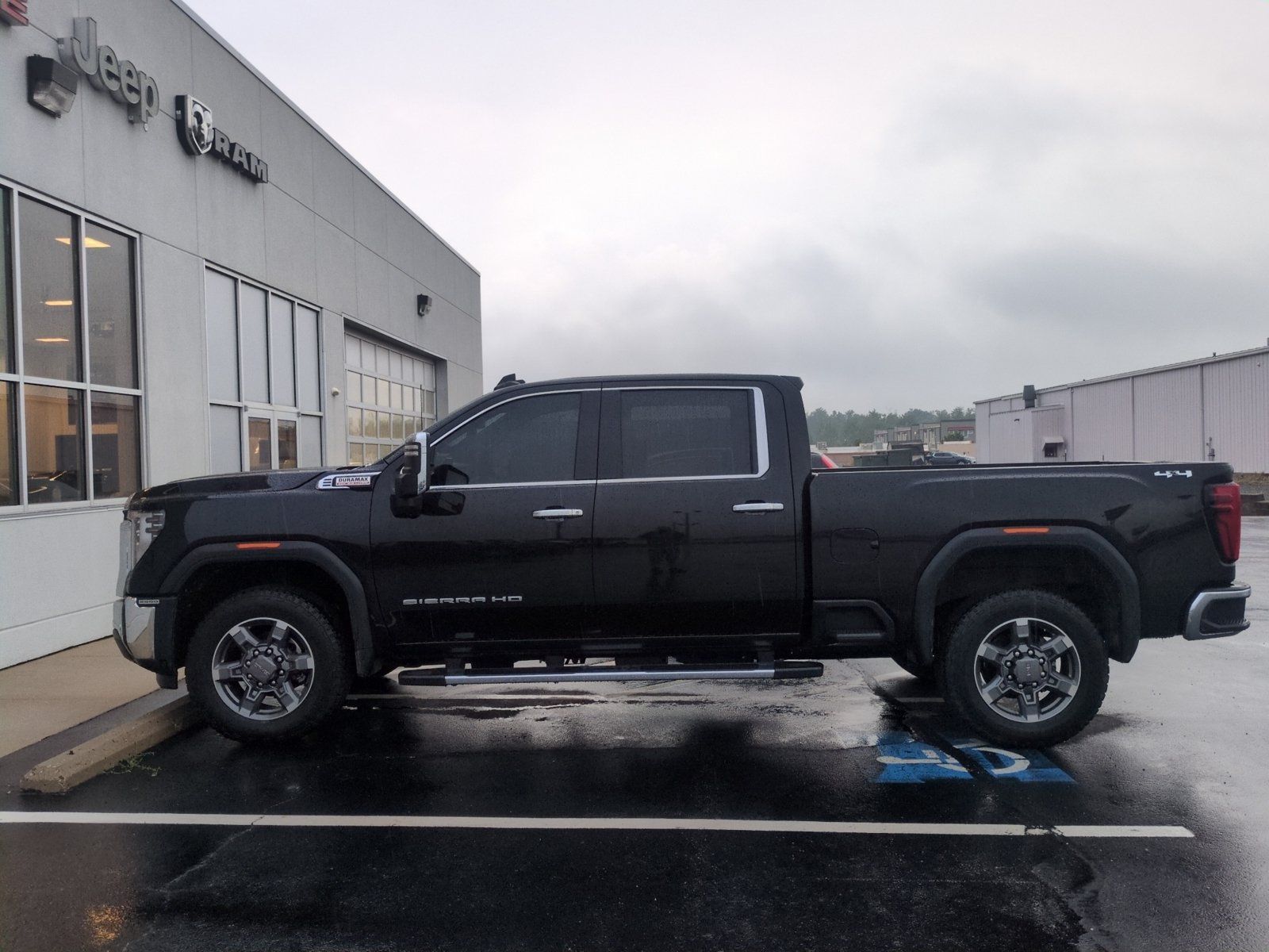 Used 2025 GMC Sierra 2500 SLT w/ SLT Premium Package AWD/4WD image 8