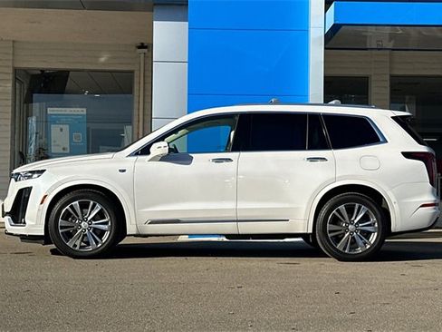 Used 2022 Cadillac XT6 Premium Luxury w/ Technology Package image 9