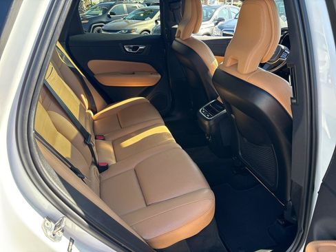 Used 2019 Volvo XC60 T5 Inscription FWD image 3
