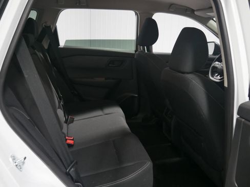 Used 2025 Nissan Rogue S image 17