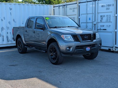 Used 2021 Nissan Frontier SV w/ Midnight Edition Floor Mats AWD/4WD image 2