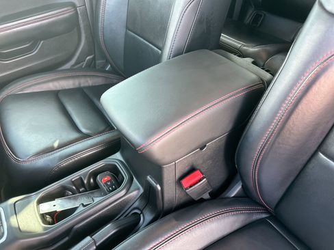 Used 2024 Jeep Gladiator Rubicon image 21