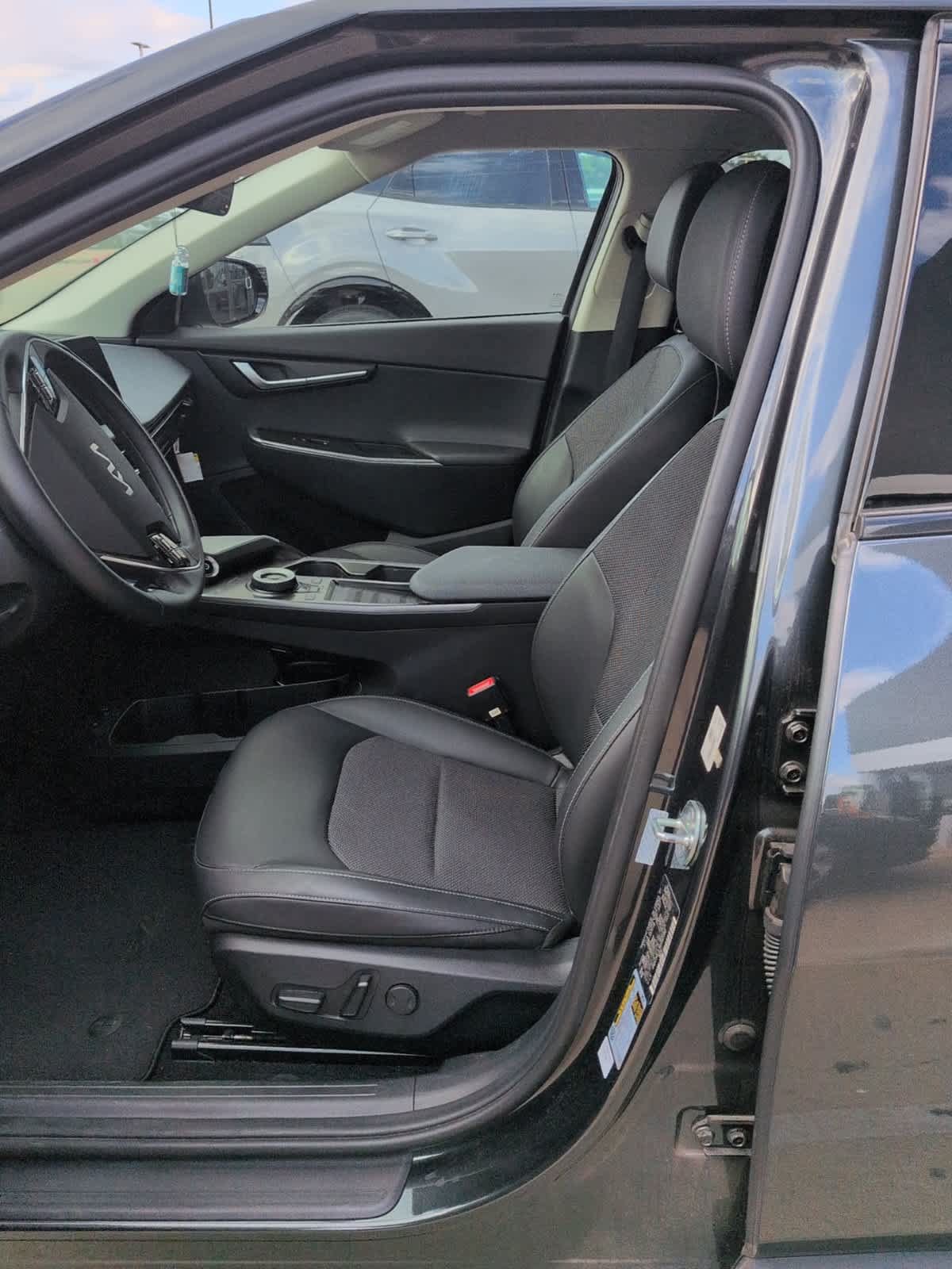 Used 2024 Kia EV6 Light RWD image 4