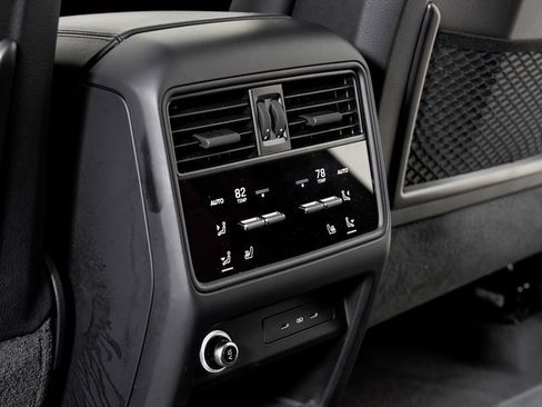 Used 2024 Porsche Cayenne image 26