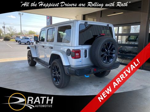 Used 2023 Jeep Wrangler Sahara image 8