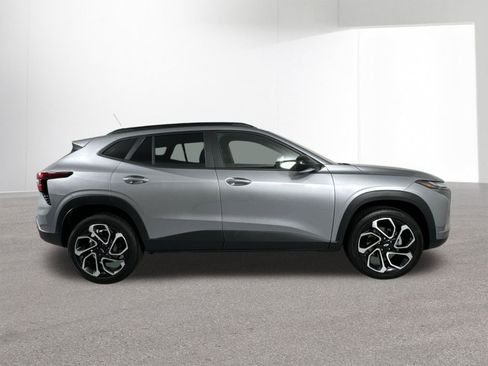 Used 2025 Chevrolet Trax RS w/ Driver Confidence Package image 35