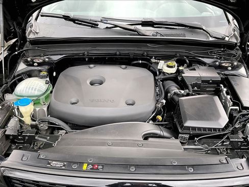 Used 2021 Volvo XC40 T5 R-Design w/ Advanced Package image 34