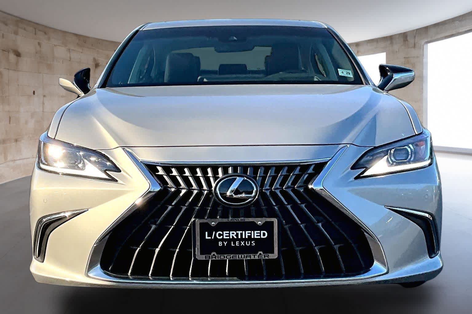 Used 2024 Lexus ES 350 w/ Premium Package FWD image 2