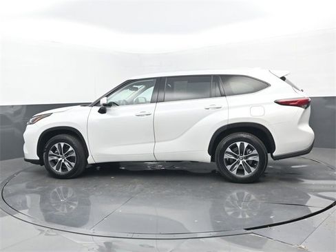 Used 2022 Toyota Highlander XLE image 23