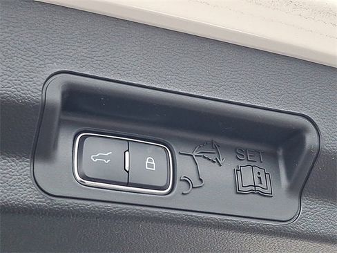 Used 2023 Ford Explorer Limited w/ Limited Technology Package image 31