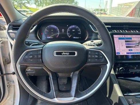 Used 2023 Jeep Grand Cherokee L Limited w/ Black Appearance Package AWD/4WD image 19
