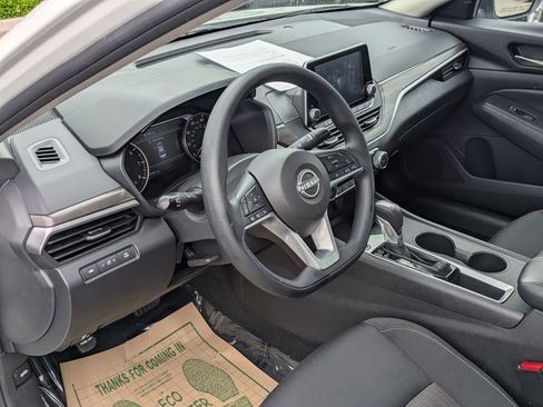 Used 2025 Nissan Altima 2.5 SV image 13