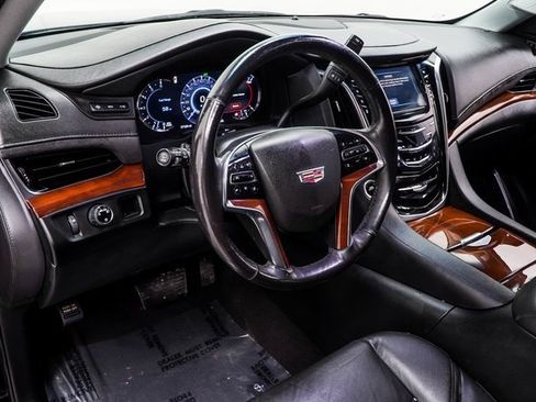 Used 2019 Cadillac Escalade Luxury image 15