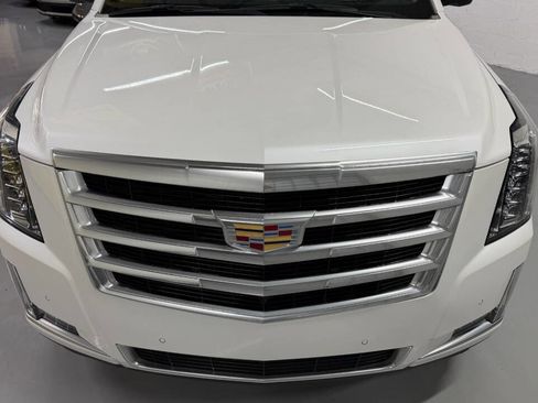 Used 2020 Cadillac Escalade Luxury image 25