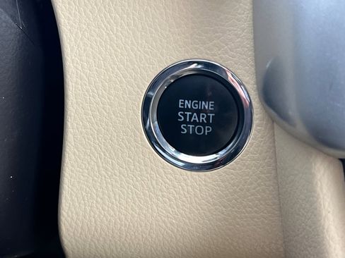 Certified 2019 Toyota Highlander XLE image 28