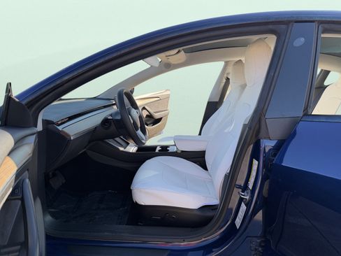 Used 2022 Tesla Model 3 Standard Range image 8