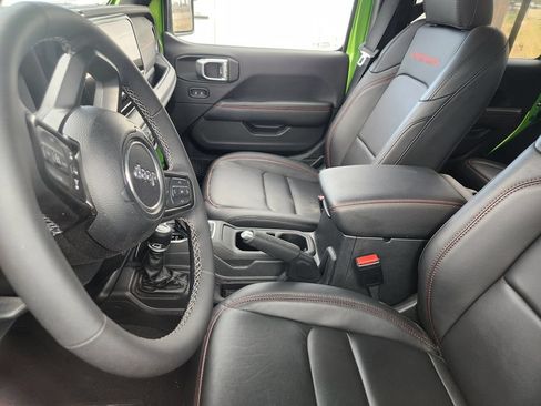 Used 2025 Jeep Wrangler Unlimited Rubicon AWD/4WD image 11