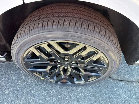 New 2026 Ford Expedition Platinum w/ Stealth Performance Package AWD/4WD image 18