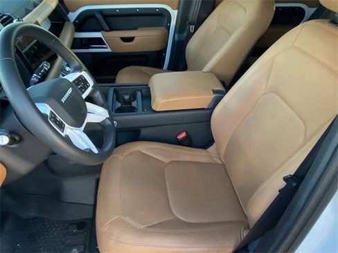 Used 2024 Land Rover Defender 110 SE image 9