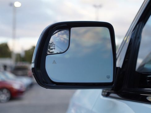 Used 2022 Jeep Grand Wagoneer Series II image 39