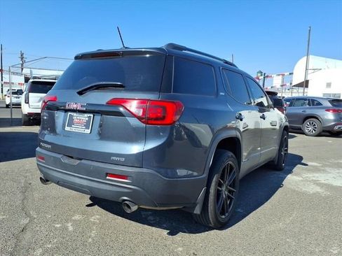 Used 2019 GMC Acadia SLT w/ Black Edition image 2