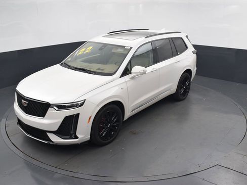 Used 2022 Cadillac XT6 Sport w/ Platinum Package image 39