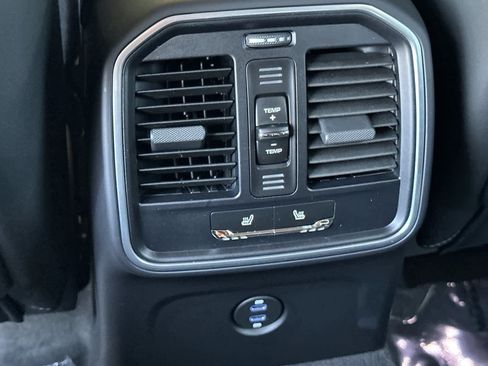Certified 2026 Porsche Macan AWD/4WD image 14