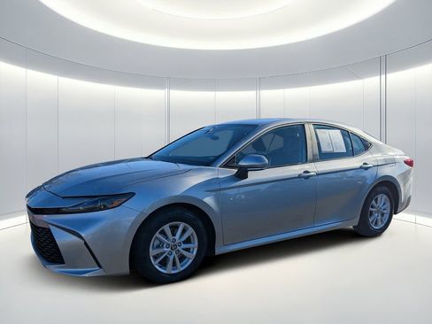 Used 2025 Toyota Camry LE image 8