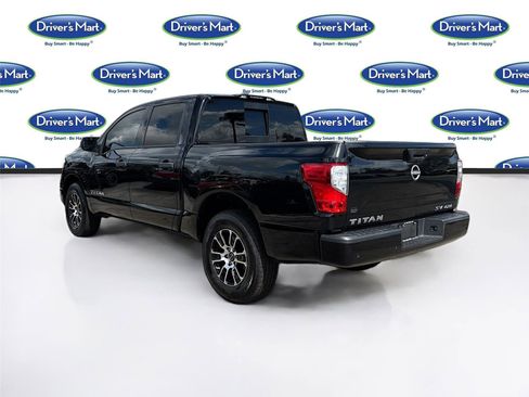Used 2023 Nissan Titan SV image 5