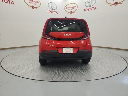 Used 2022 Kia Soul LX image 7