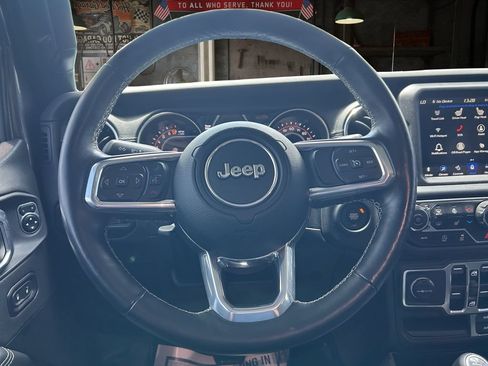 Used 2021 Jeep Gladiator Overland AWD/4WD image 19