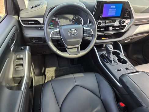 Certified 2026 Toyota Highlander XLE AWD/4WD image 6