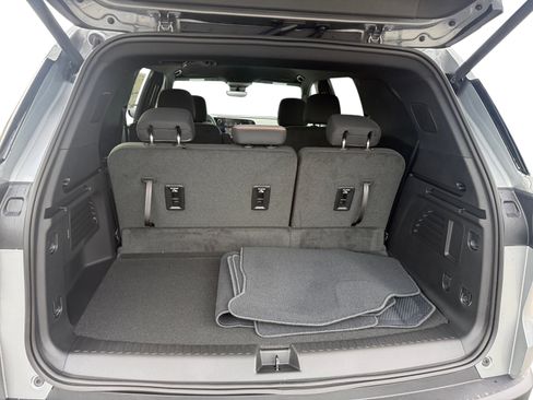 New 2026 Chevrolet Traverse LT w/ Driver Confidence Package image 17