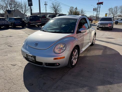 Used 2006 Volkswagen Beetle Coupe w/ Package 2 FWD image 4