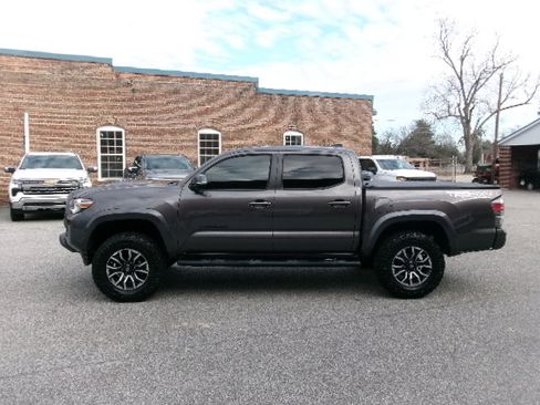Used 2021 Toyota Tacoma TRD Sport w/ Technology Package image 5