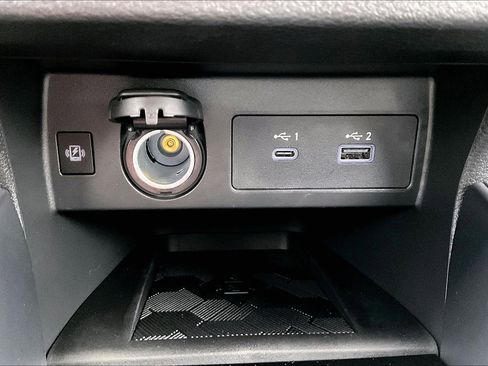 Used 2023 Nissan Versa SR w/ Trunk Package image 17