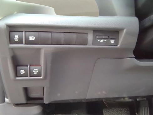 Used 2023 Toyota Sienna LE image 12