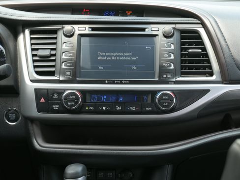 Used 2017 Toyota Highlander Limited AWD/4WD image 15