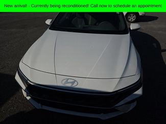 Used 2025 Hyundai Elantra Hybrid FWD video 1