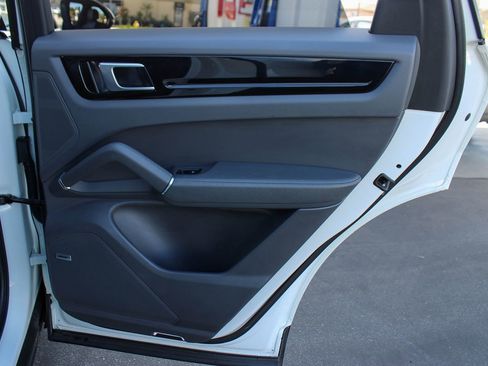 Used 2019 Porsche Cayenne image 54