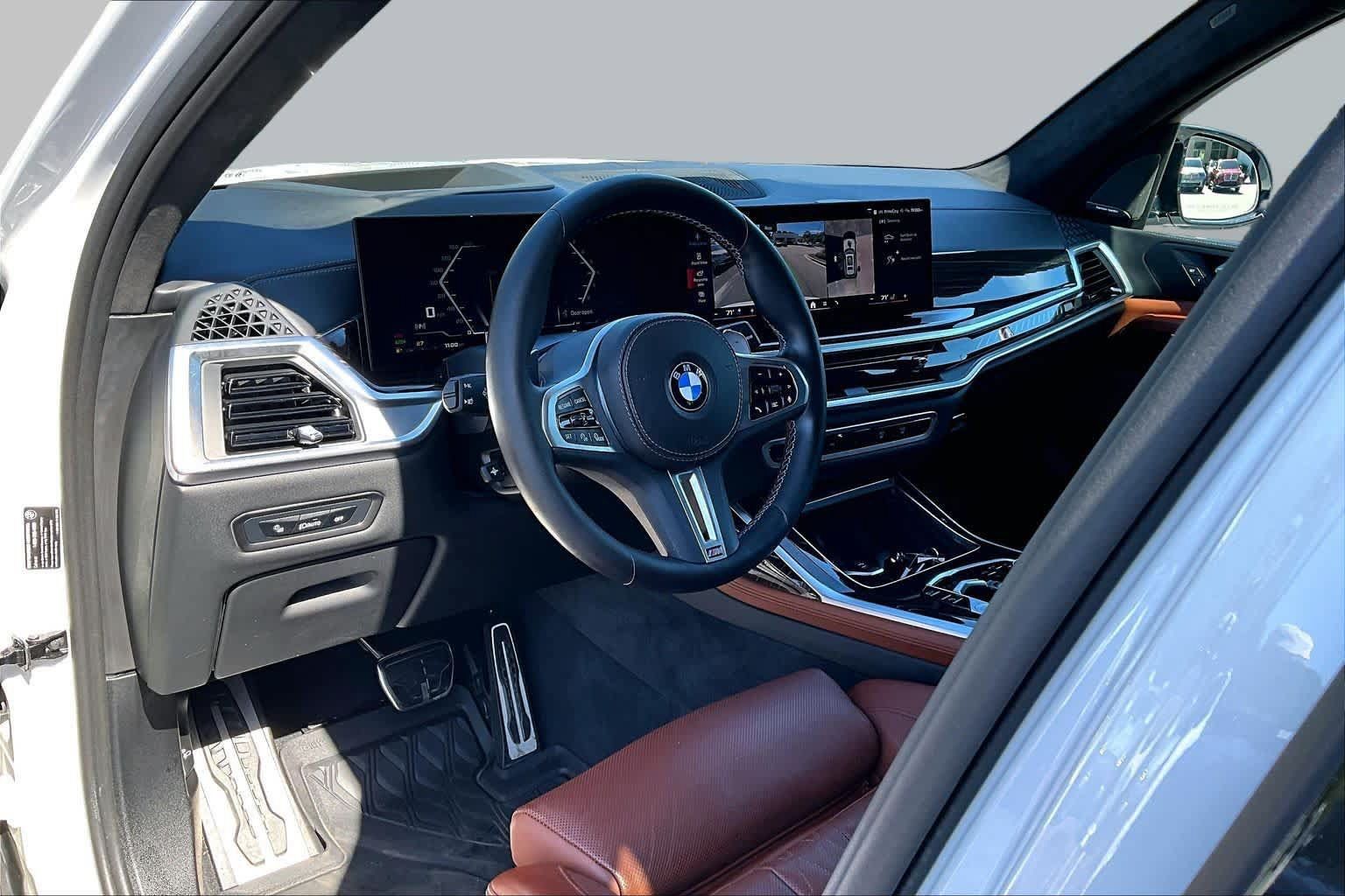 Used 2025 BMW X7 M60i AWD/4WD image 18