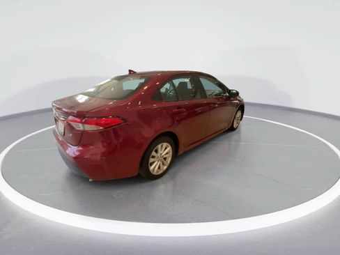 Used 2024 Toyota Corolla LE w/ LE Convenience Package FWD image 8