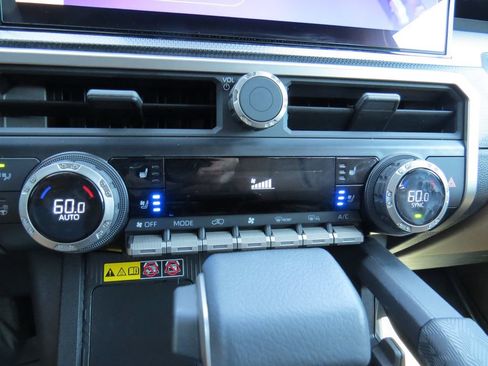 Used 2026 Toyota 4Runner Limited AWD/4WD image 25
