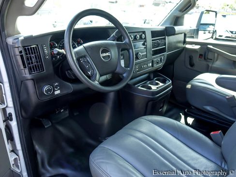 Used 2019 GMC Savana 3500 Extended w/ Driver Convenience Package image 11