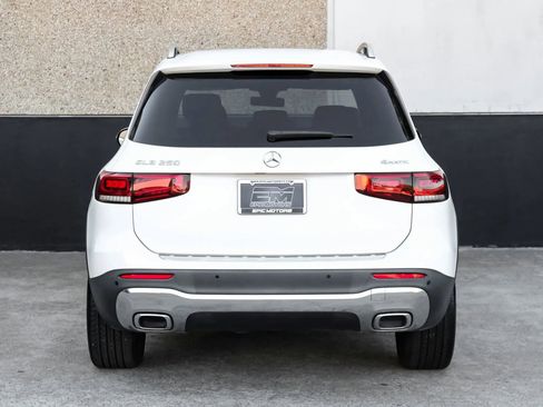 Used 2021 Mercedes-Benz GLB 250 4MATIC w/ Premium Package image 11