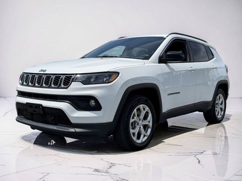 Used 2024 Jeep Compass Latitude AWD/4WD image 5