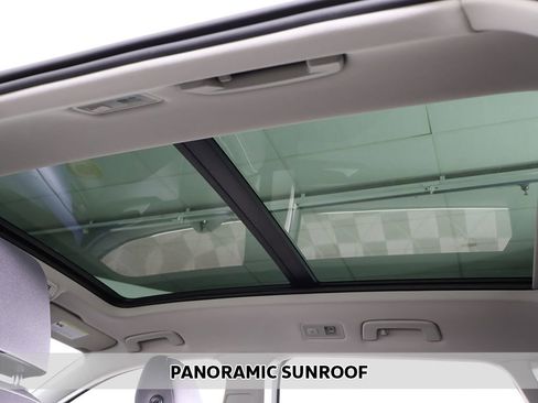 Used 2024 Volkswagen Taos SE w/ Panoramic Sunroof Package AWD/4WD image 3