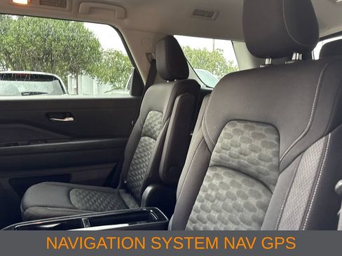 Used 2022 Nissan Pathfinder SV w/ SV Premium Package FWD image 8